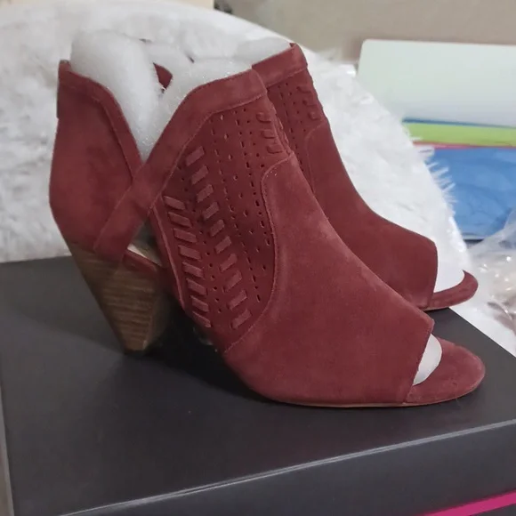 Vince Camuto Ebelin Open Toe Suede Boot Teaberry Verona NWT - Picture 1 of 8